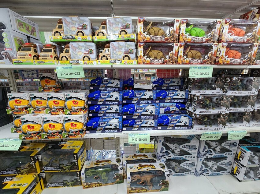過年買玩具就來這！在地超人氣玩具倉庫，品項超多又便宜，小心走進去就不出來～