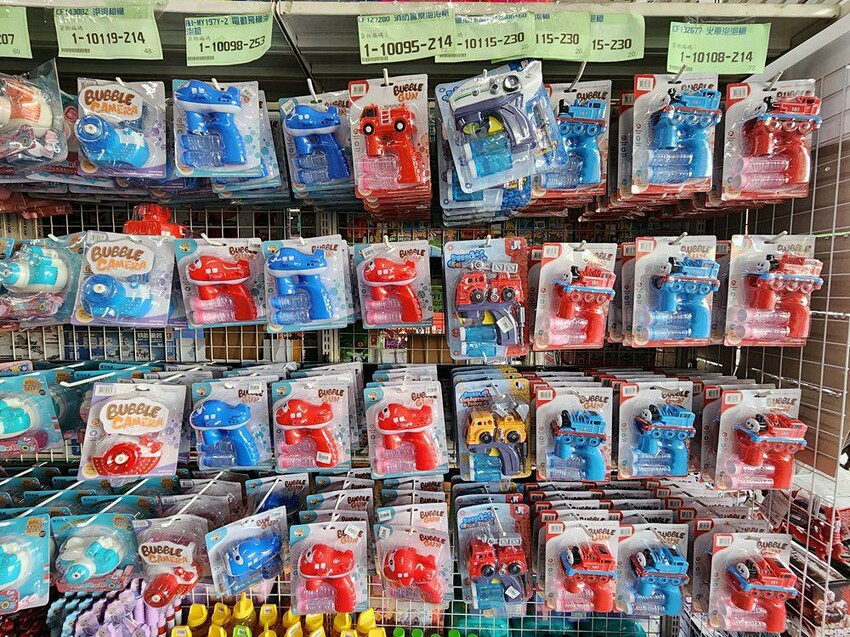 過年買玩具就來這！在地超人氣玩具倉庫，品項超多又便宜，小心走進去就不出來～