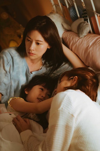 The TV anthology series posters & stills of 2022公視年度大戲「你的婚姻不是你的婚姻 On Marriage」 單元劇五《沙之書 》 is launching in Taiwan from Jan 7, 2023. onwards