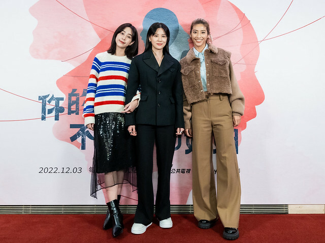 The TV anthology series posters & stills of 2022公視年度大戲「你的婚姻不是你的婚姻 On Marriage」 單元劇五《沙之書 》 is launching in Taiwan from Jan 7, 2023. onwards