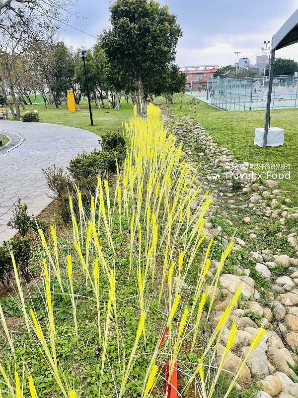 【漫遊富岡，光之饗宴】2023桃園燈會在楊梅，必看14公尺未來兔主燈與水上光舞秀，作伙搭火車逛燈會！ @魚兒 x 牽手明太子的「視」界旅行