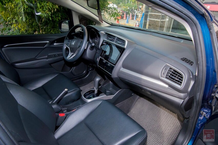 【臺南一日遊】自駕旅遊租車推薦AVIS艾維士租車,就在台南高鐵站附近超方便,提供免費高鐵至租車處來回接駁~AVIS艾維士租車 - 南人幫