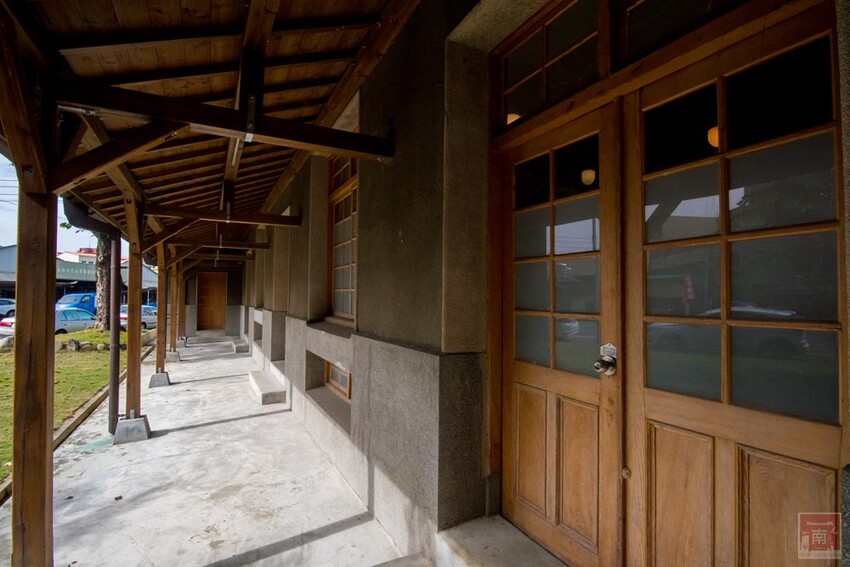 【臺南一日遊】自駕旅遊租車推薦AVIS艾維士租車,就在台南高鐵站附近超方便,提供免費高鐵至租車處來回接駁~AVIS艾維士租車 - 南人幫