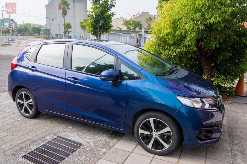 【臺南一日遊】自駕旅遊租車推薦AVIS艾維士租車,就在台南高鐵站附近超方便,提供免費高鐵至租車處來回接駁~AVIS艾維士租車 - 南人幫