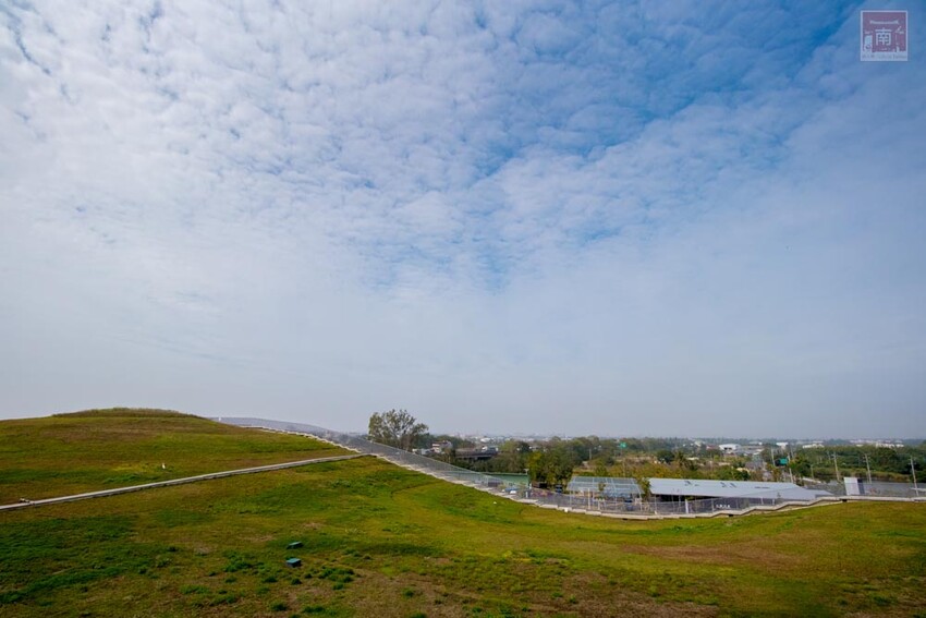 【臺南一日遊】自駕旅遊租車推薦AVIS艾維士租車,就在台南高鐵站附近超方便,提供免費高鐵至租車處來回接駁~AVIS艾維士租車 - 南人幫