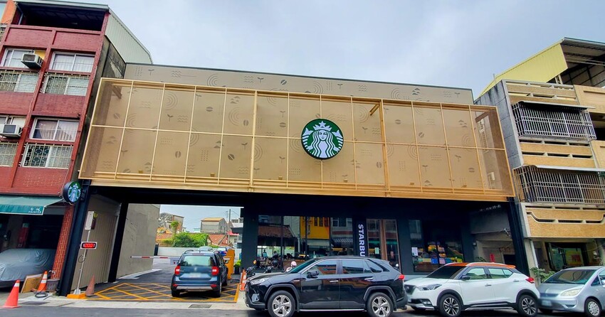 【臺南一日遊】自駕旅遊租車推薦AVIS艾維士租車,就在台南高鐵站附近超方便,提供免費高鐵至租車處來回接駁~AVIS艾維士租車 - 南人幫