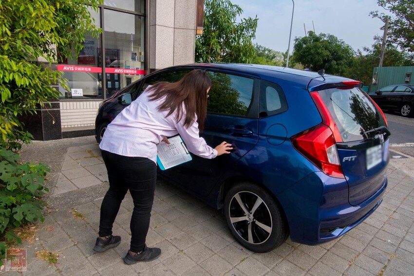 【臺南一日遊】自駕旅遊租車推薦AVIS艾維士租車,就在台南高鐵站附近超方便,提供免費高鐵至租車處來回接駁~AVIS艾維士租車 - 南人幫