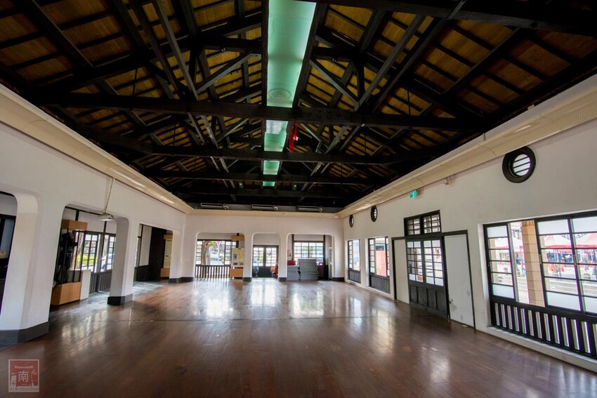 【臺南一日遊】自駕旅遊租車推薦AVIS艾維士租車,就在台南高鐵站附近超方便,提供免費高鐵至租車處來回接駁~AVIS艾維士租車 - 南人幫