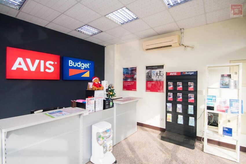 【臺南一日遊】自駕旅遊租車推薦AVIS艾維士租車,就在台南高鐵站附近超方便,提供免費高鐵至租車處來回接駁~AVIS艾維士租車 - 南人幫