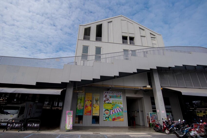 【臺南一日遊】自駕旅遊租車推薦AVIS艾維士租車,就在台南高鐵站附近超方便,提供免費高鐵至租車處來回接駁~AVIS艾維士租車 - 南人幫