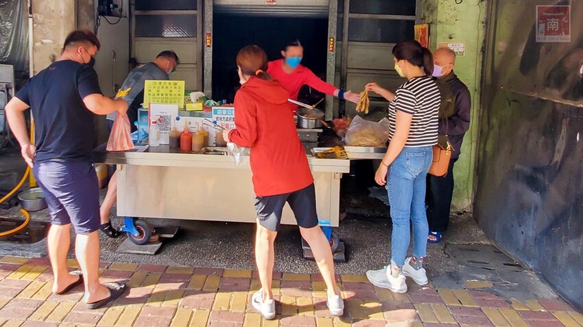 【臺南一日遊】自駕旅遊租車推薦AVIS艾維士租車,就在台南高鐵站附近超方便,提供免費高鐵至租車處來回接駁~AVIS艾維士租車 - 南人幫