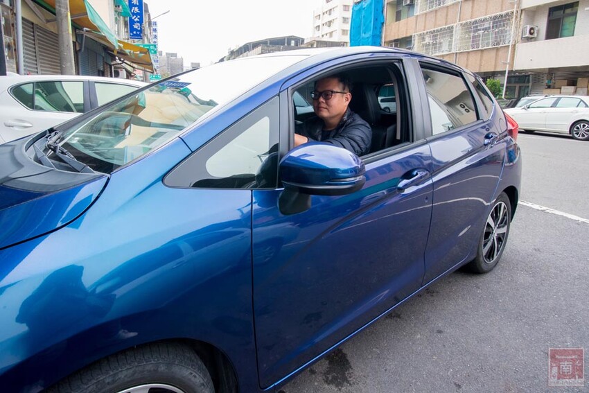 【臺南一日遊】自駕旅遊租車推薦AVIS艾維士租車,就在台南高鐵站附近超方便,提供免費高鐵至租車處來回接駁~AVIS艾維士租車 - 南人幫