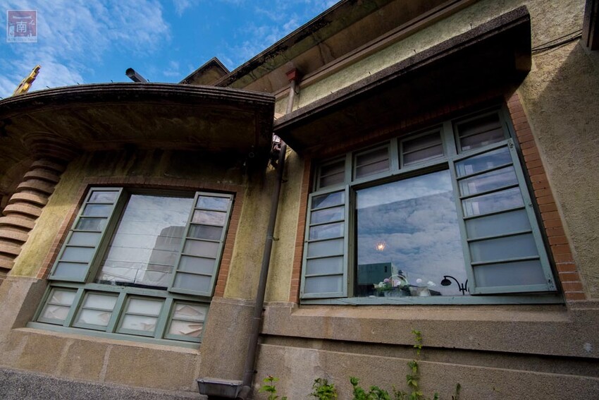 【臺南一日遊】自駕旅遊租車推薦AVIS艾維士租車,就在台南高鐵站附近超方便,提供免費高鐵至租車處來回接駁~AVIS艾維士租車 - 南人幫