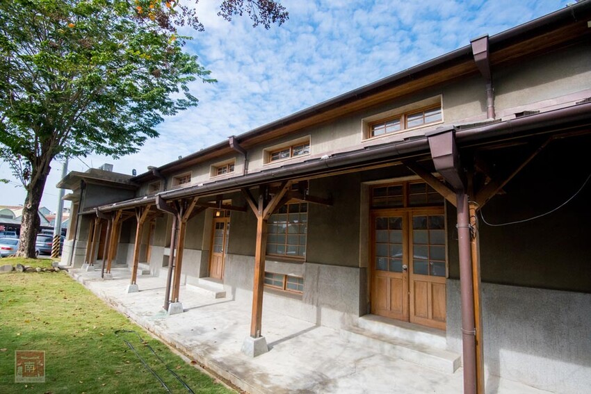 【臺南一日遊】自駕旅遊租車推薦AVIS艾維士租車,就在台南高鐵站附近超方便,提供免費高鐵至租車處來回接駁~AVIS艾維士租車 - 南人幫