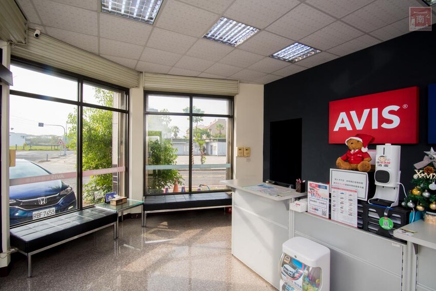 【臺南一日遊】自駕旅遊租車推薦AVIS艾維士租車,就在台南高鐵站附近超方便,提供免費高鐵至租車處來回接駁~AVIS艾維士租車 - 南人幫
