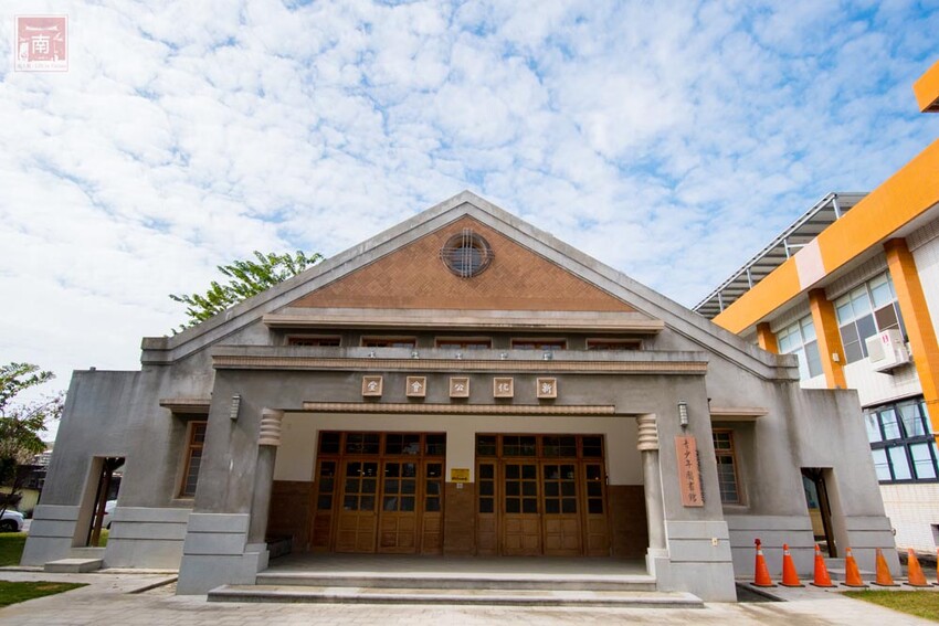 【臺南一日遊】自駕旅遊租車推薦AVIS艾維士租車,就在台南高鐵站附近超方便,提供免費高鐵至租車處來回接駁~AVIS艾維士租車 - 南人幫