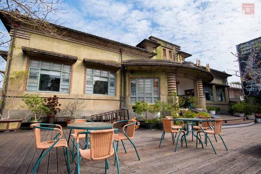 【臺南一日遊】自駕旅遊租車推薦AVIS艾維士租車,就在台南高鐵站附近超方便,提供免費高鐵至租車處來回接駁~AVIS艾維士租車 - 南人幫