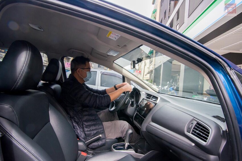 【臺南一日遊】自駕旅遊租車推薦AVIS艾維士租車,就在台南高鐵站附近超方便,提供免費高鐵至租車處來回接駁~AVIS艾維士租車 - 南人幫