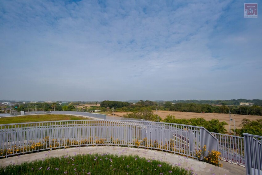 【臺南一日遊】自駕旅遊租車推薦AVIS艾維士租車,就在台南高鐵站附近超方便,提供免費高鐵至租車處來回接駁~AVIS艾維士租車 - 南人幫