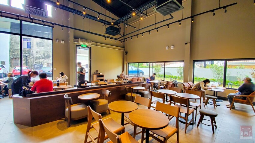 【臺南一日遊】自駕旅遊租車推薦AVIS艾維士租車,就在台南高鐵站附近超方便,提供免費高鐵至租車處來回接駁~AVIS艾維士租車 - 南人幫