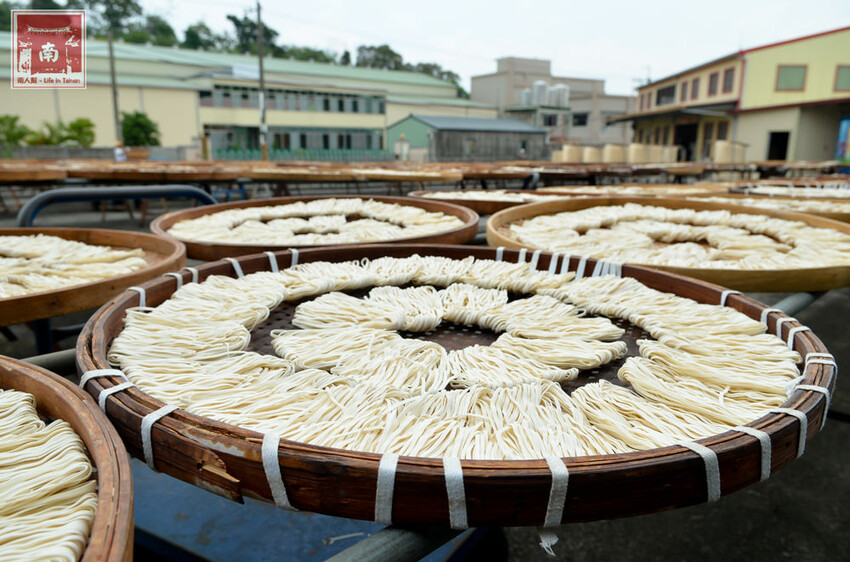 【臺南一日遊】自駕旅遊租車推薦AVIS艾維士租車,就在台南高鐵站附近超方便,提供免費高鐵至租車處來回接駁~AVIS艾維士租車 - 南人幫