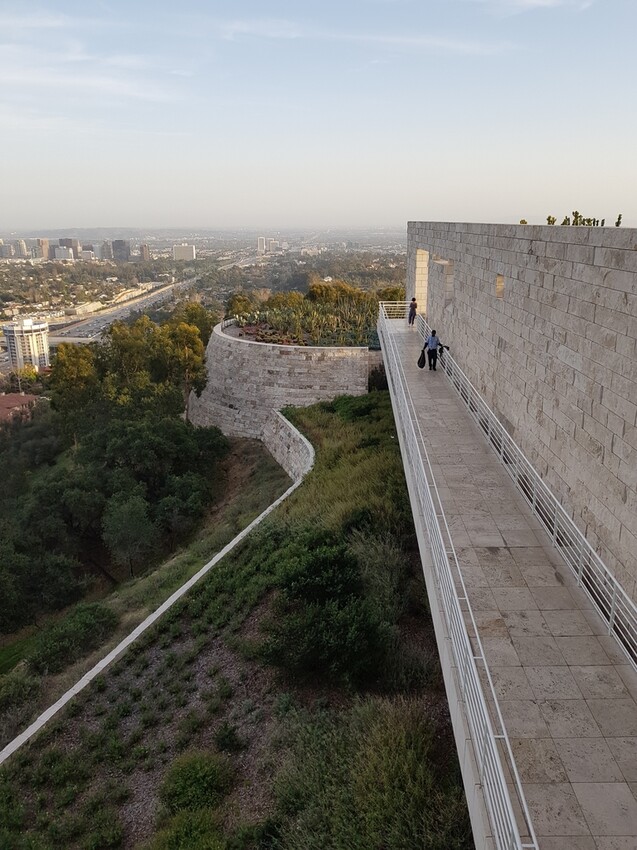 20180211_165708.jpg - 【美國】洛杉磯蓋蒂中心(Getty Center)可俯瞰洛杉磯全景。賞夕陽觀夜景