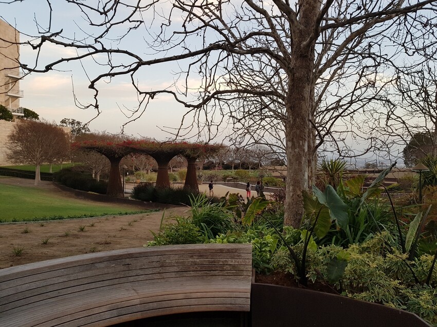 20180211_172924.jpg - 【美國】洛杉磯蓋蒂中心(Getty Center)可俯瞰洛杉磯全景。賞夕陽觀夜景