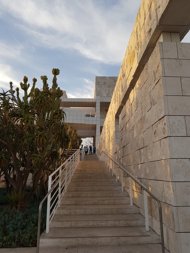 20180211_171322.jpg - 【美國】洛杉磯蓋蒂中心(Getty Center)可俯瞰洛杉磯全景。賞夕陽觀夜景