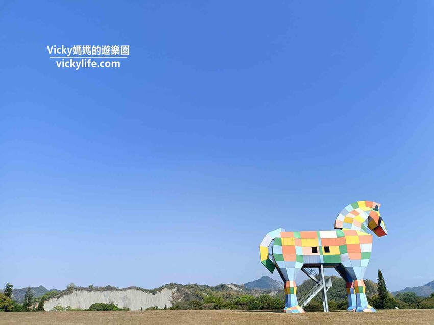 這座農場竟然有4個大安森林公園大，不僅可以騎馬射箭，還可以看特技秀，再來玩腳踏船練體力，想要在大草原上滾來滾去享受大自然也沒問題