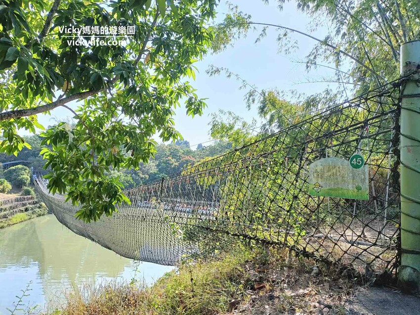 這座農場竟然有4個大安森林公園大，不僅可以騎馬射箭，還可以看特技秀，再來玩腳踏船練體力，想要在大草原上滾來滾去享受大自然也沒問題