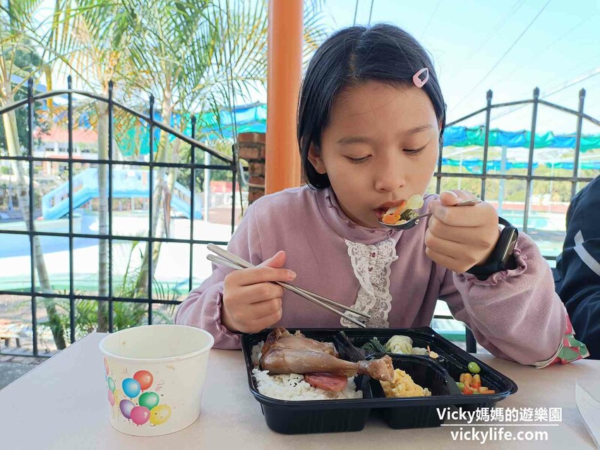 這座農場竟然有4個大安森林公園大，不僅可以騎馬射箭，還可以看特技秀，再來玩腳踏船練體力，想要在大草原上滾來滾去享受大自然也沒問題