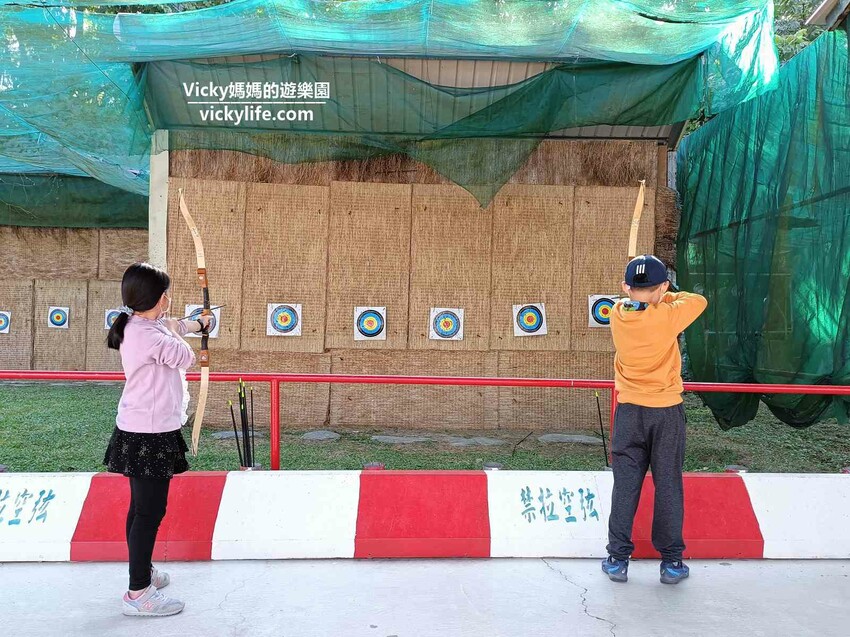 這座農場竟然有4個大安森林公園大，不僅可以騎馬射箭，還可以看特技秀，再來玩腳踏船練體力，想要在大草原上滾來滾去享受大自然也沒問題