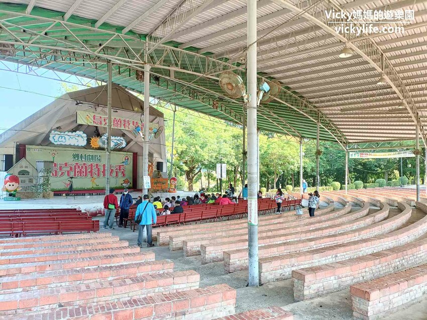 這座農場竟然有4個大安森林公園大，不僅可以騎馬射箭，還可以看特技秀，再來玩腳踏船練體力，想要在大草原上滾來滾去享受大自然也沒問題