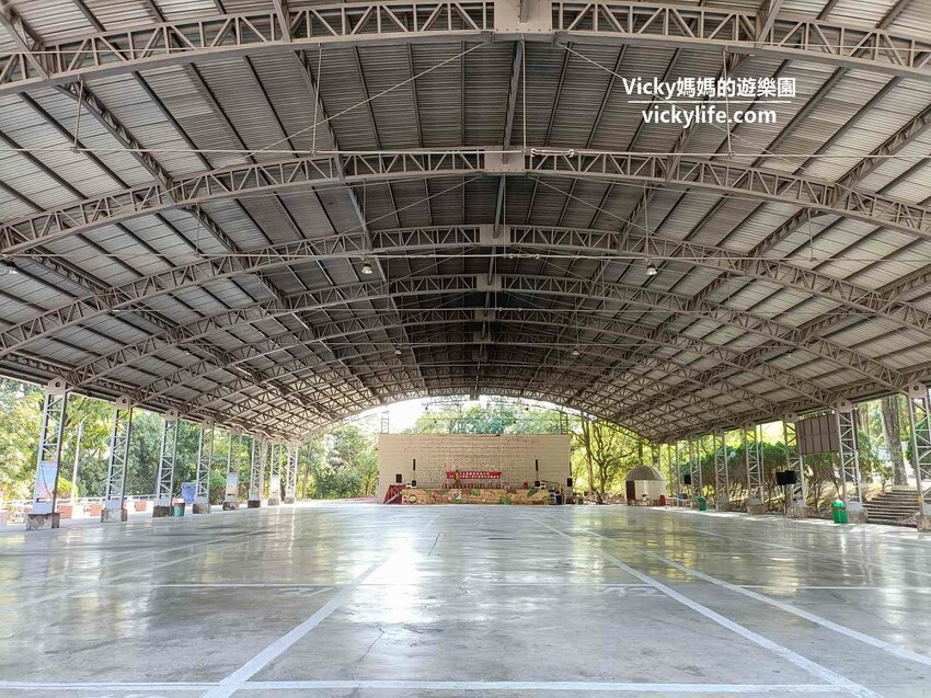 這座農場竟然有4個大安森林公園大，不僅可以騎馬射箭，還可以看特技秀，再來玩腳踏船練體力，想要在大草原上滾來滾去享受大自然也沒問題