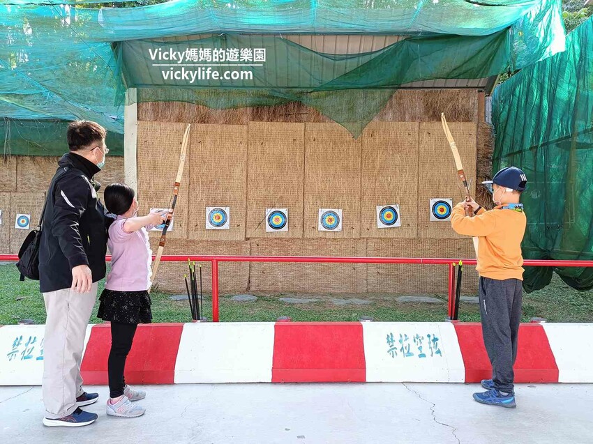 這座農場竟然有4個大安森林公園大，不僅可以騎馬射箭，還可以看特技秀，再來玩腳踏船練體力，想要在大草原上滾來滾去享受大自然也沒問題