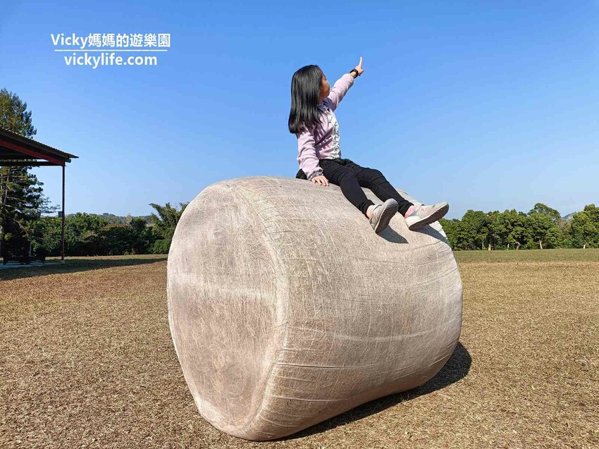 這座農場竟然有4個大安森林公園大，不僅可以騎馬射箭，還可以看特技秀，再來玩腳踏船練體力，想要在大草原上滾來滾去享受大自然也沒問題