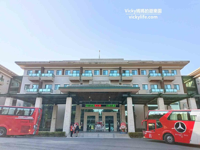 這座農場竟然有4個大安森林公園大，不僅可以騎馬射箭，還可以看特技秀，再來玩腳踏船練體力，想要在大草原上滾來滾去享受大自然也沒問題