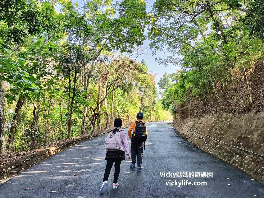 這座農場竟然有4個大安森林公園大，不僅可以騎馬射箭，還可以看特技秀，再來玩腳踏船練體力，想要在大草原上滾來滾去享受大自然也沒問題