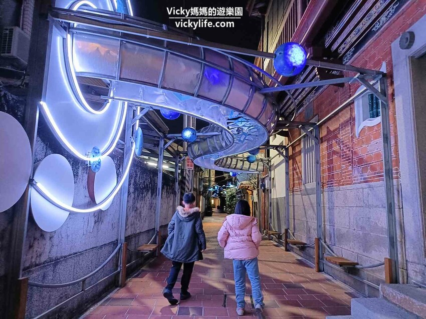 超浪漫的賓果連線遊戲，一定要「我們」一起，一起吃喝玩樂才可以！