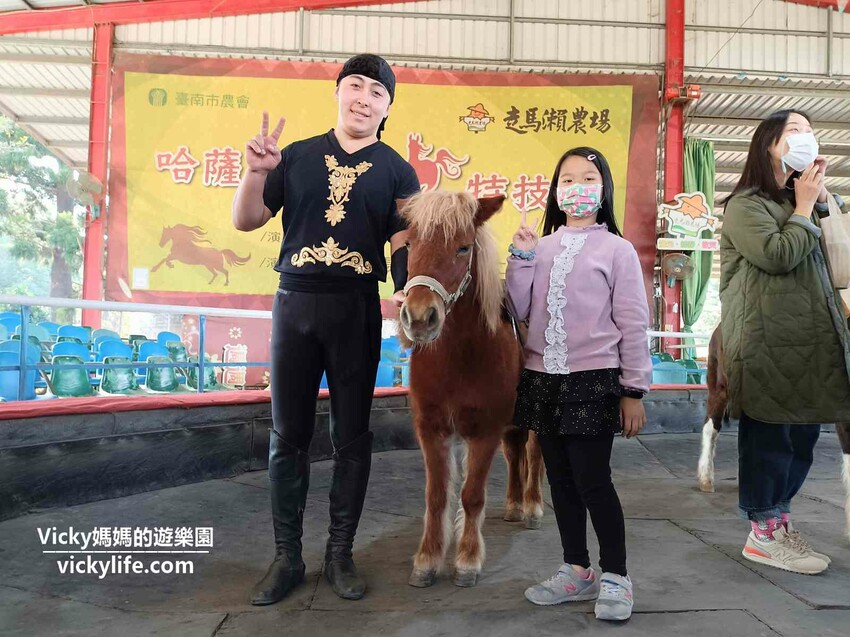 這座農場竟然有4個大安森林公園大，不僅可以騎馬射箭，還可以看特技秀，再來玩腳踏船練體力，想要在大草原上滾來滾去享受大自然也沒問題