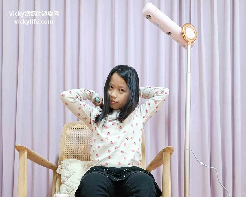 生活值得更美好！吹風機推薦|懶人吹髮救星meekee小嵐立式吹風機：可以一心兩用的吹風機，邊追劇邊吹頭髮超省時不費力 @Vicky 媽媽的遊樂園