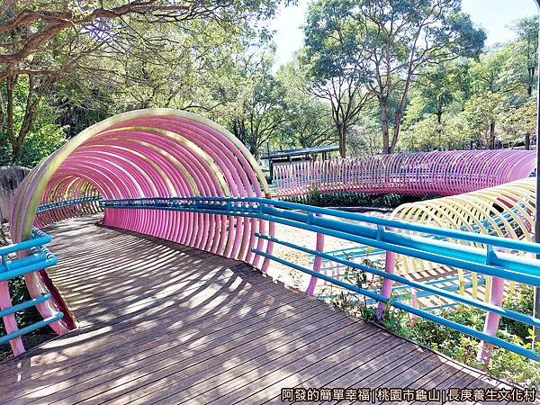 長庚養生文化村17-另一側入口是兒童遊戲場.jpg