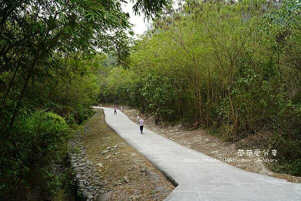 【高雄景點】田寮月世界 泥火山 超美壯觀獨特奇景 免門票 好拍又好走 (10).jpg 【高雄景點】田寮月世界 泥火山 超美壯觀獨特奇景 免門票 好拍又好走 (10).jpg