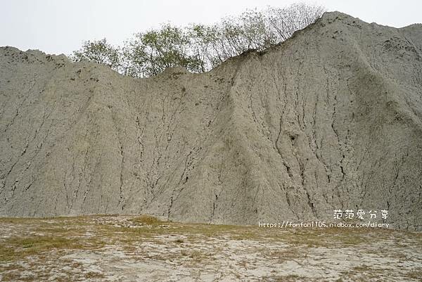 【高雄景點】田寮月世界 泥火山 超美壯觀獨特奇景 免門票 好拍又好走 (8).jpg 【高雄景點】田寮月世界 泥火山 超美壯觀獨特奇景 免門票 好拍又好走 (8).jpg