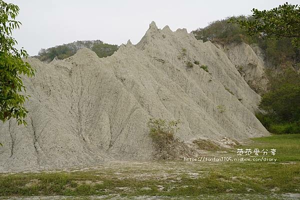 【高雄景點】田寮月世界 泥火山 超美壯觀獨特奇景 免門票 好拍又好走 (11).jpg 【高雄景點】田寮月世界 泥火山 超美壯觀獨特奇景 免門票 好拍又好走 (11).jpg