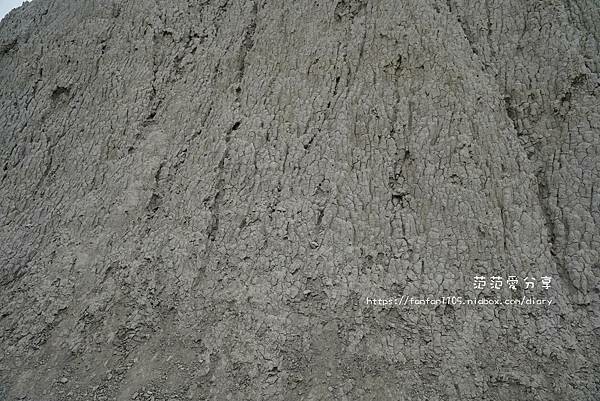 【高雄景點】田寮月世界 泥火山 超美壯觀獨特奇景 免門票 好拍又好走 (6).jpg 【高雄景點】田寮月世界 泥火山 超美壯觀獨特奇景 免門票 好拍又好走 (6).jpg