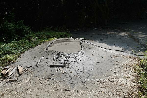 【高雄景點】小滾水泥火山 看泥火山噴發 咕嚕咕嚕 非常棒的大自然教育 (4).jpg 【高雄景點】小滾水泥火山 看泥火山噴發 咕嚕咕嚕 非常棒的大自然教育 (4).jpg