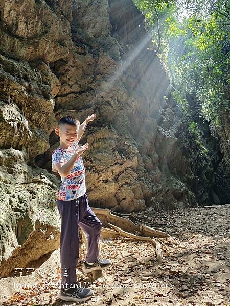 【高雄景點】田寮一線天|石母乳|欣賞大自然的鬼斧神工 是到高雄不可錯過的密境 (16).jpg