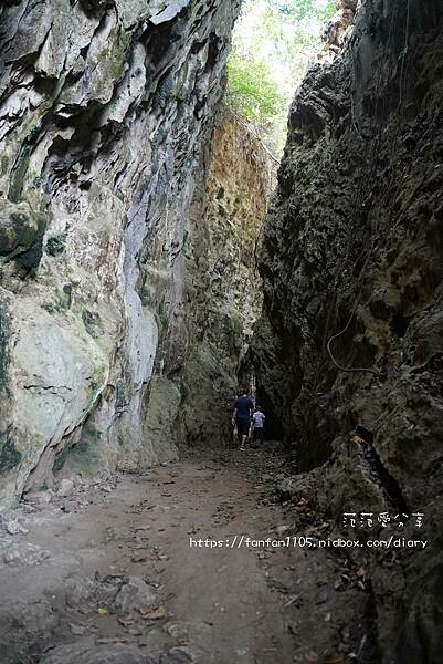 【高雄景點】田寮一線天|石母乳|欣賞大自然的鬼斧神工 是到高雄不可錯過的密境 (7).jpg