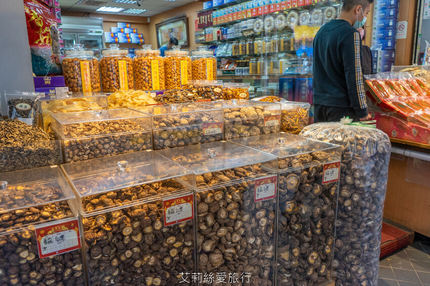 2023迪化街年貨大街 正式登場!超大福氣萌兔好可愛 台北年貨大街九大商圈要筆記!小花園茄芷袋環保購物好輕鬆!大稻埕一日遊行程推薦! - 艾莉絲愛旅行